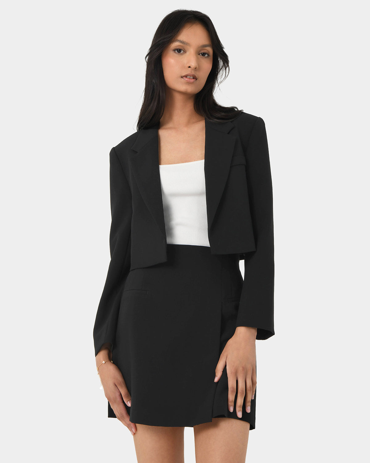Nikki Cropped Blazer in black — close-up view