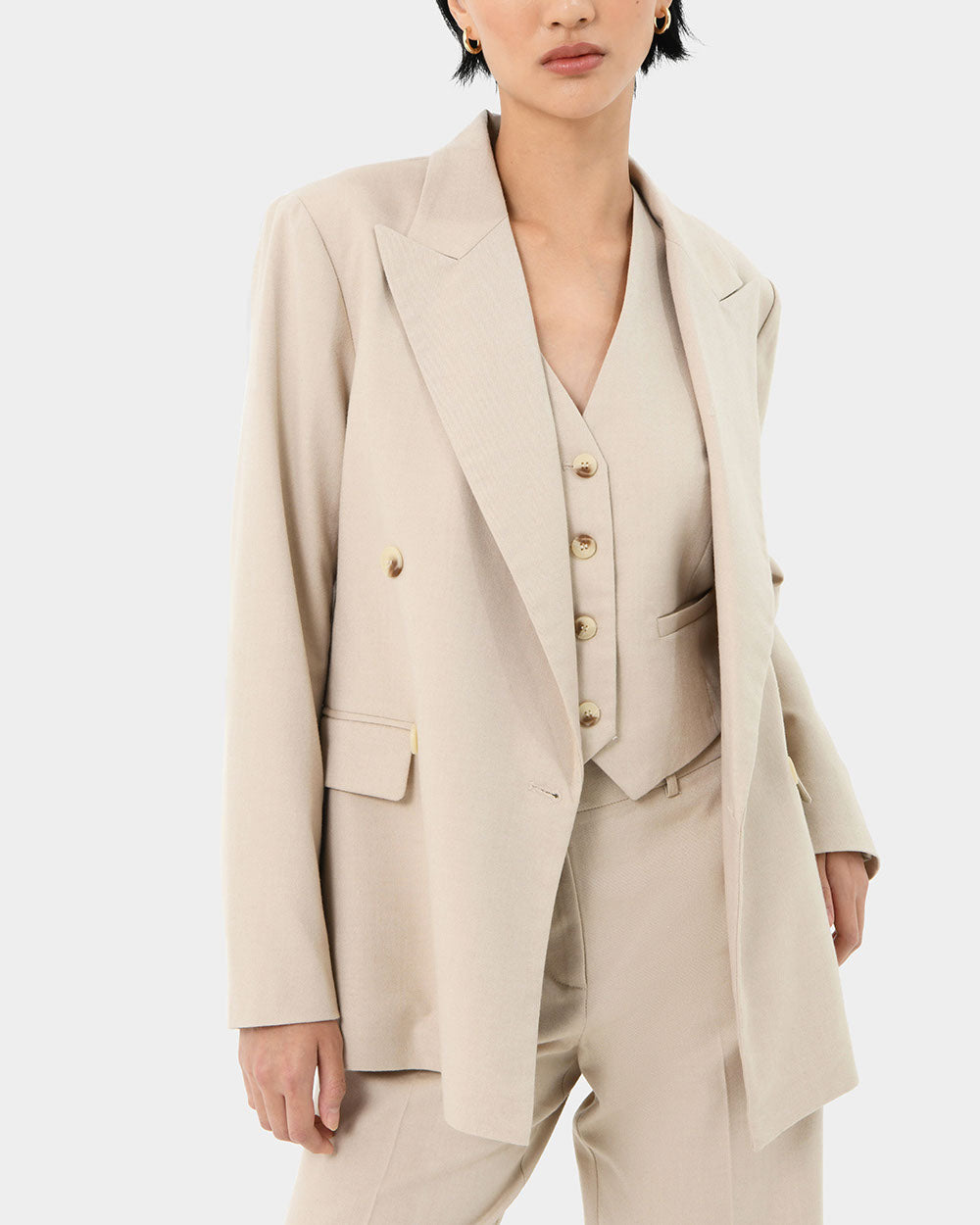 Mariel Tailored Vest in sand beige — close-up view 3