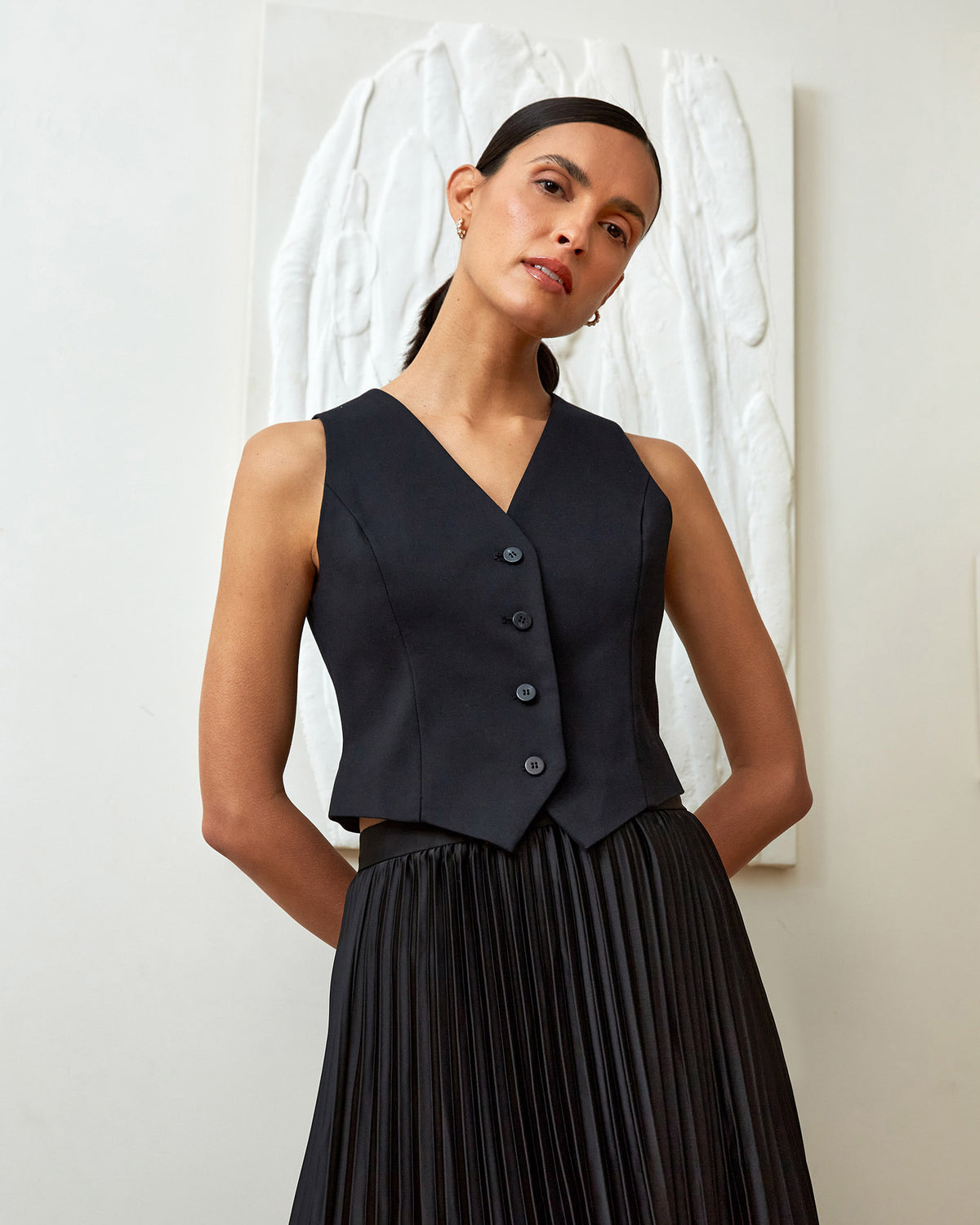 Safira Tailored Vest in black — close-up view 4