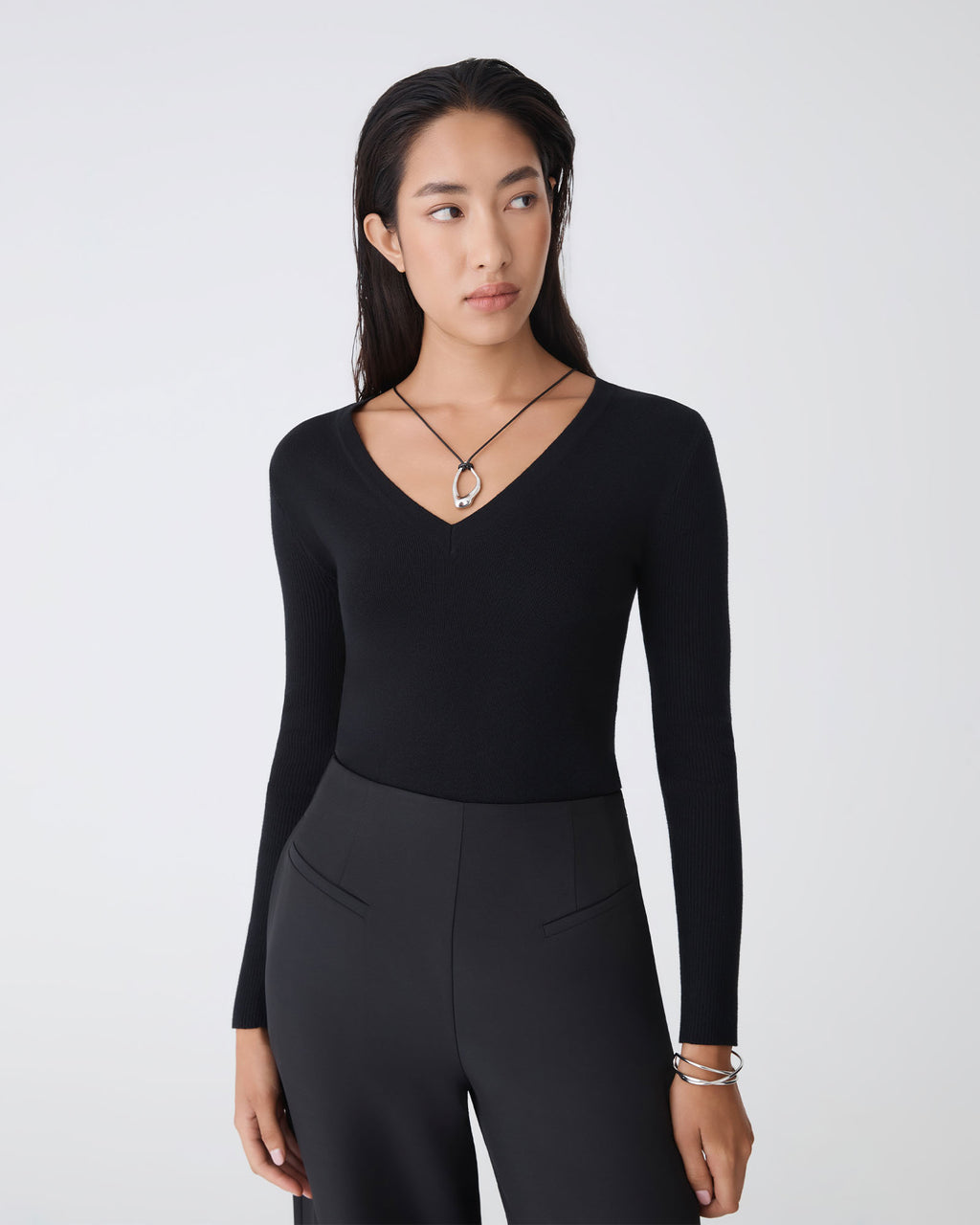 Vicky V-Neck Knit in black — close-up view