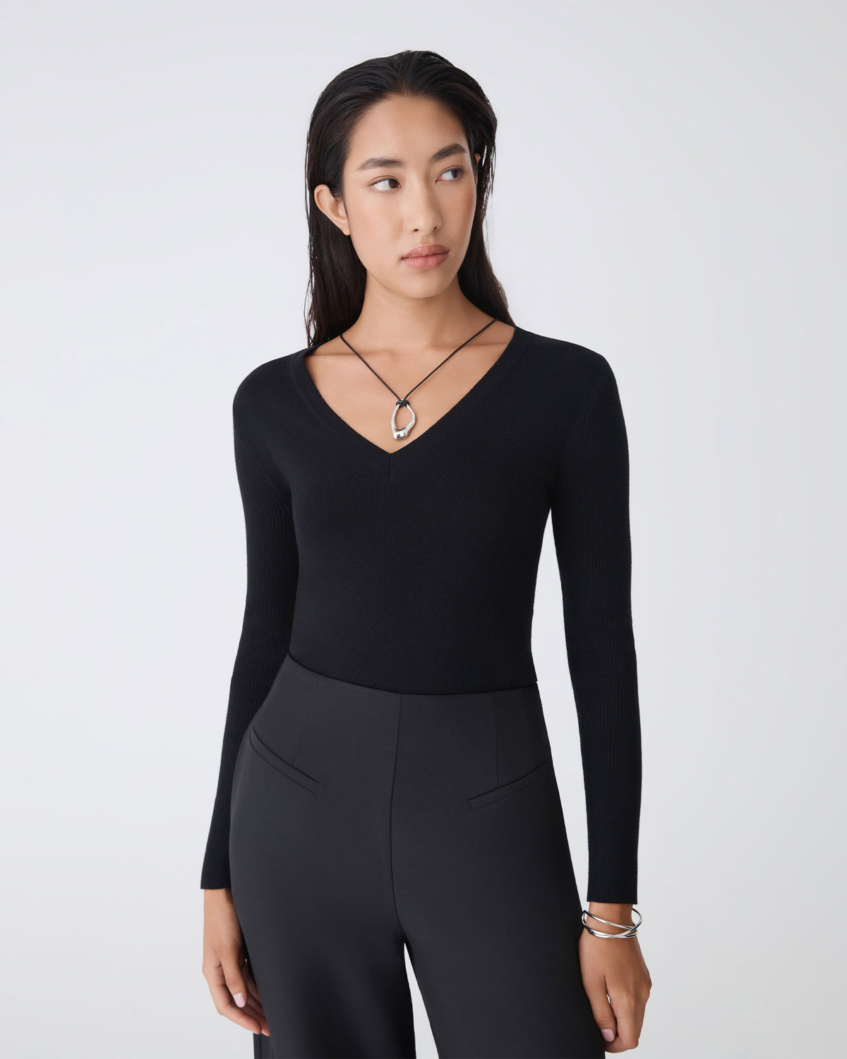 Vicky V-Neck Knit in black — close-up view