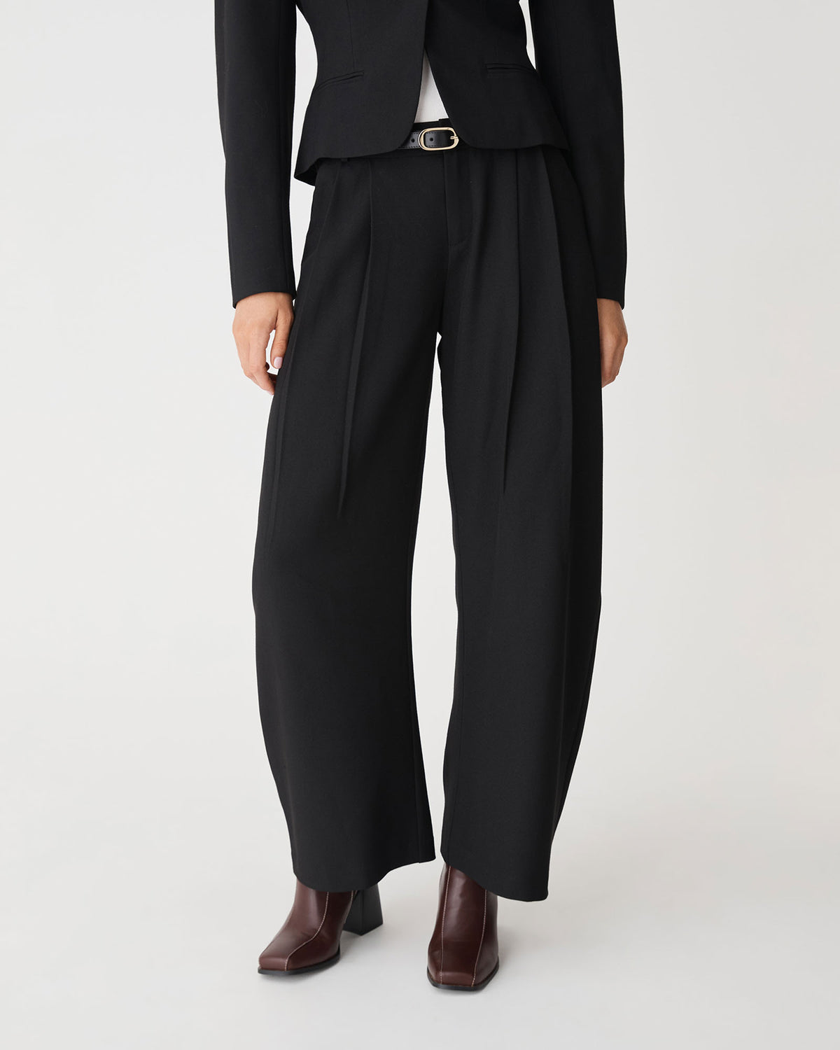 Pippa Barrel Leg Pant in black — close-up view