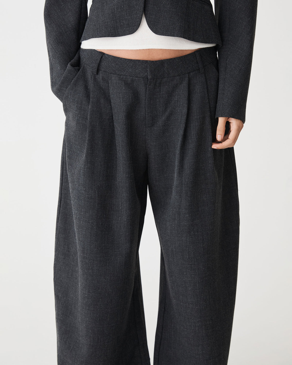 Pippa Barrel Leg Pant in charcoal — close-up view 2