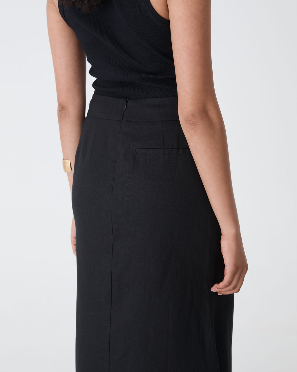Amelia Linen Blend Maxi Skirt in black — fabric detail