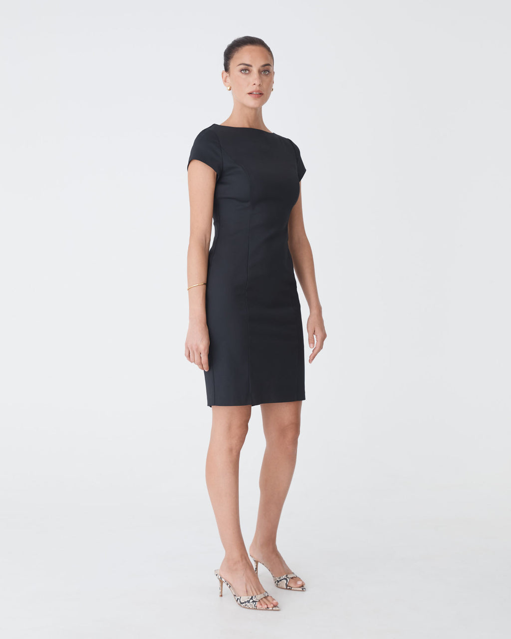 Safira Fitted Dress in black — side view