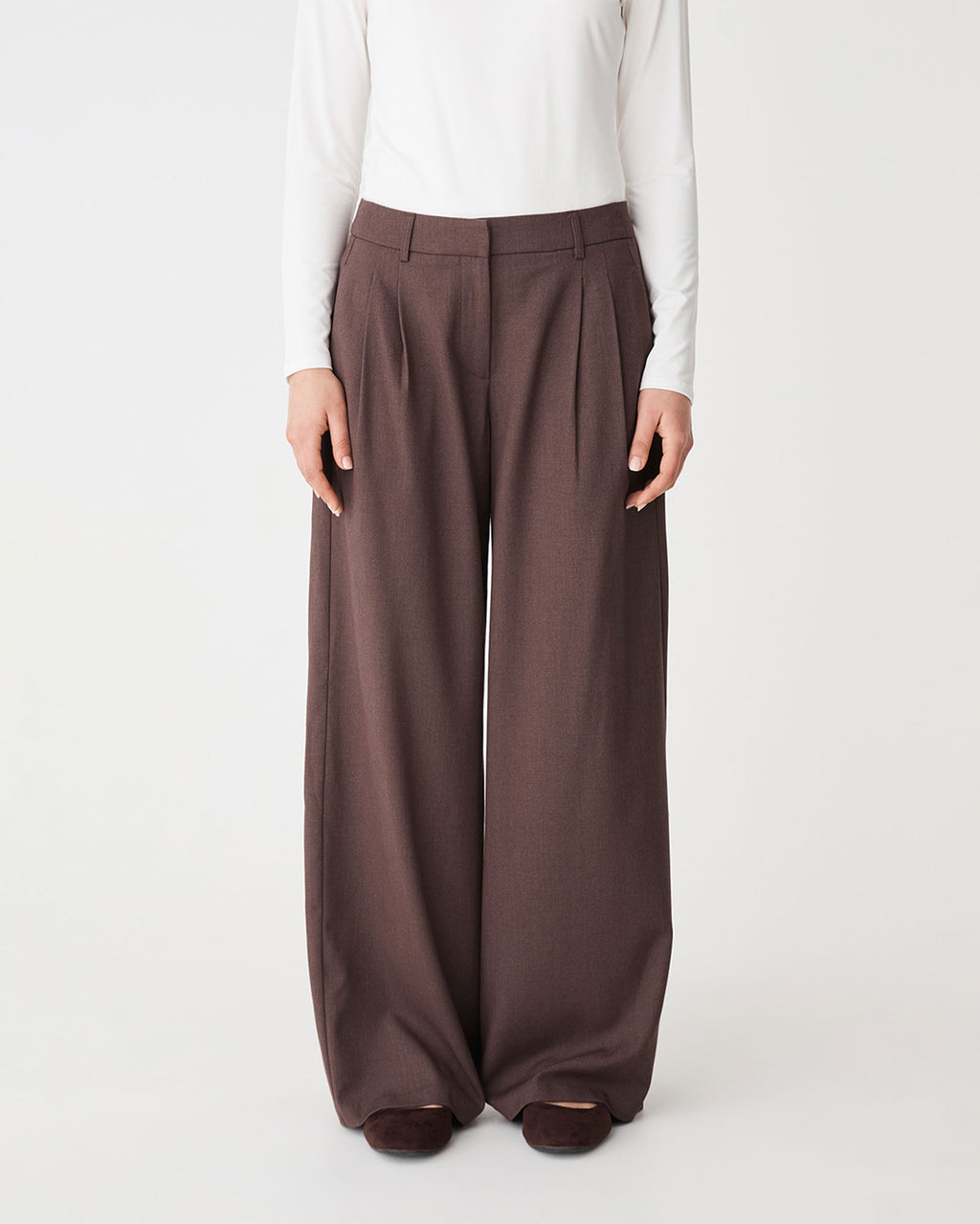 Arden Mid Rise Pleated Pants in dark mocha — close-up view