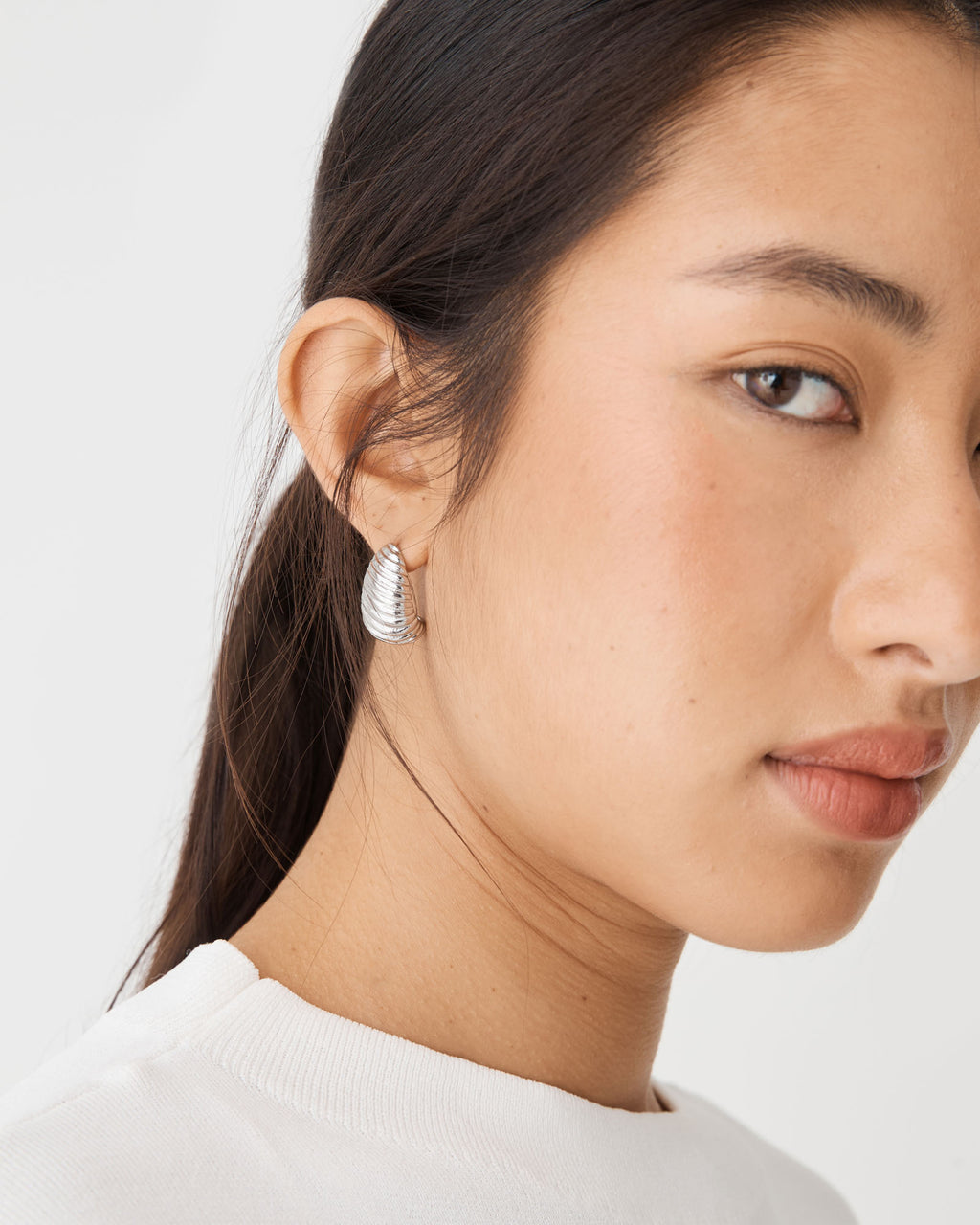 Nora Ribbed Earrings in silver — fabric detail