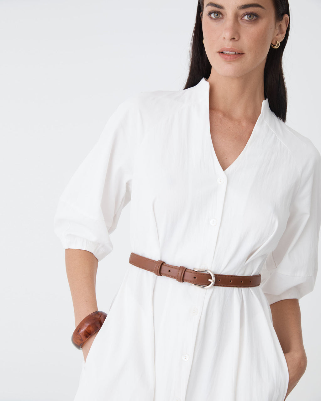 Alma Leather Belt in dark tan gold — fabric detail