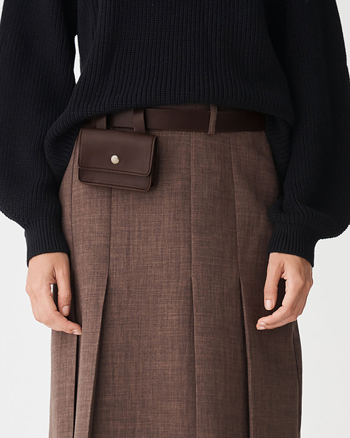 Havanna Pocket Belt in brown — fabric detail