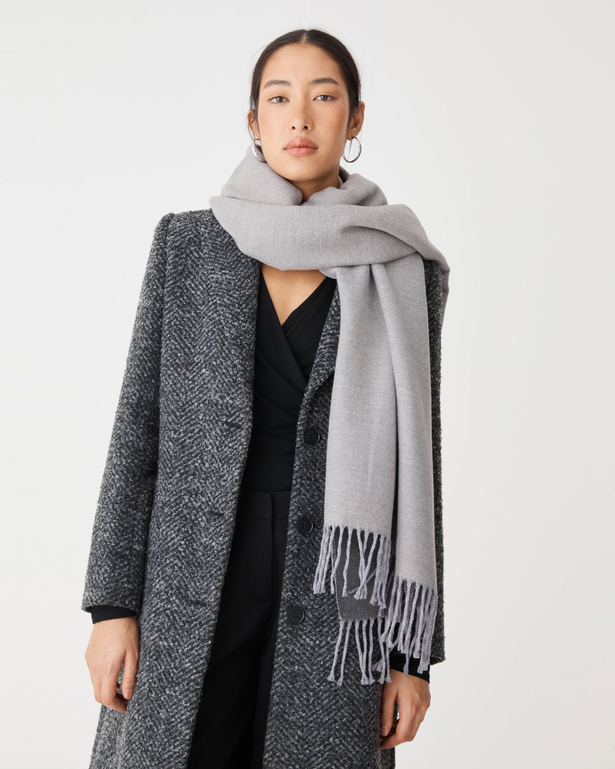 Grace Wool Blend Scarf in dark grey light grey — close-up view 2