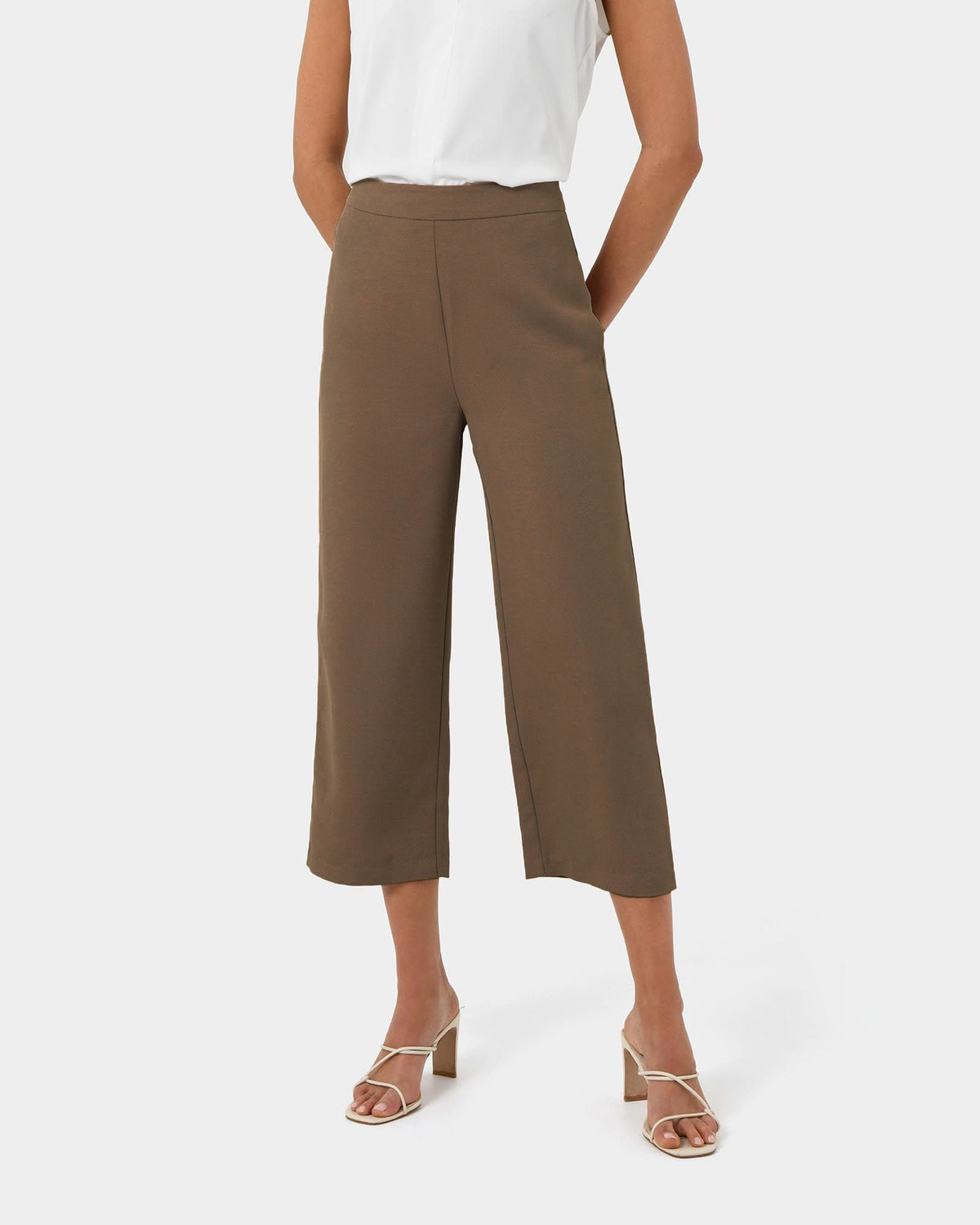 Lexee High-Waist Culotte in tobacco — close-up view